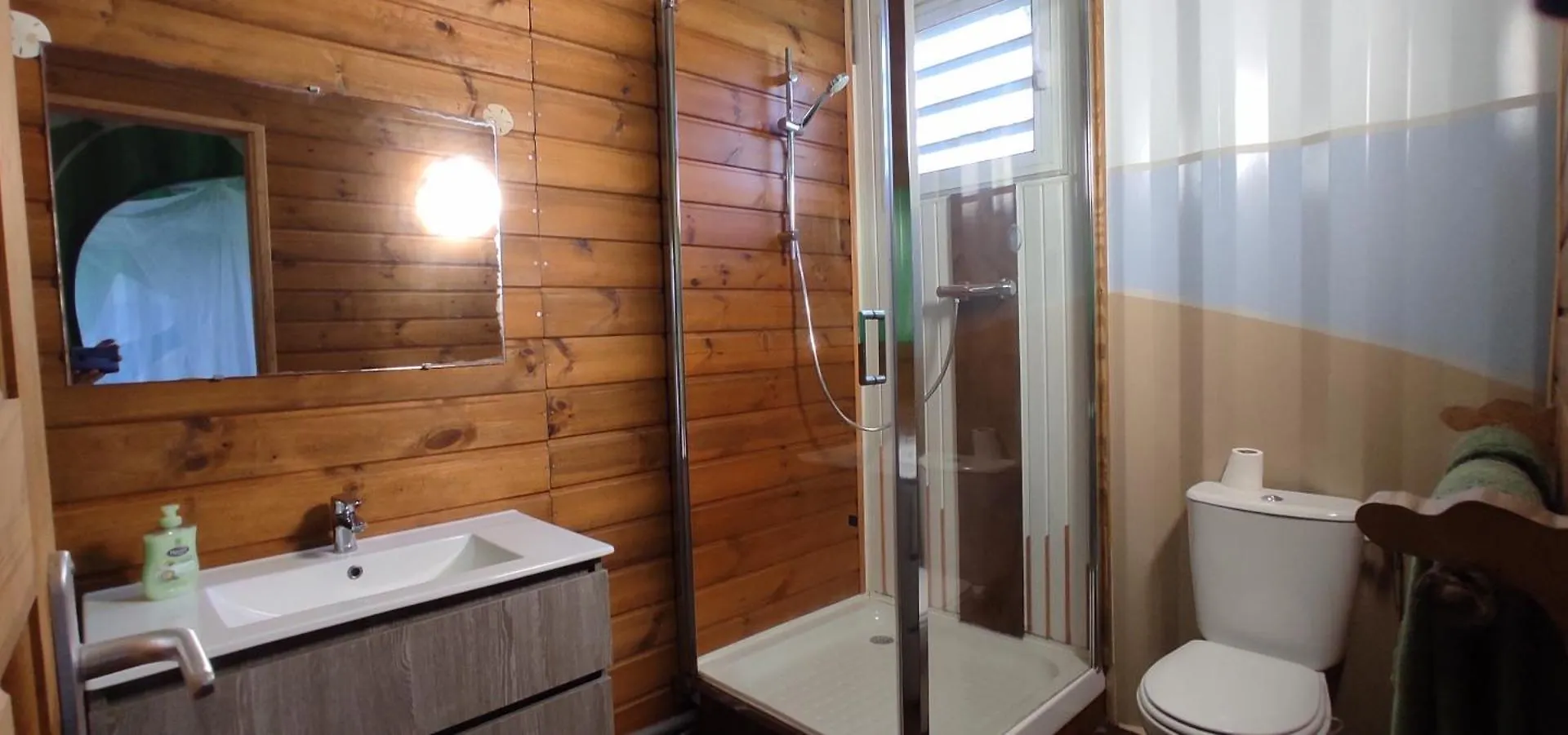Séjour chez l'habitant Home Container Resort Terre Sainte-Rose